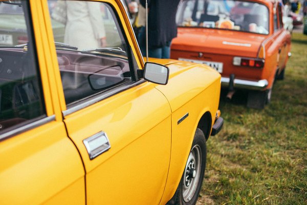 What Are the Must-Have Fashion Items for a Wellness Lifestyle in the UK?